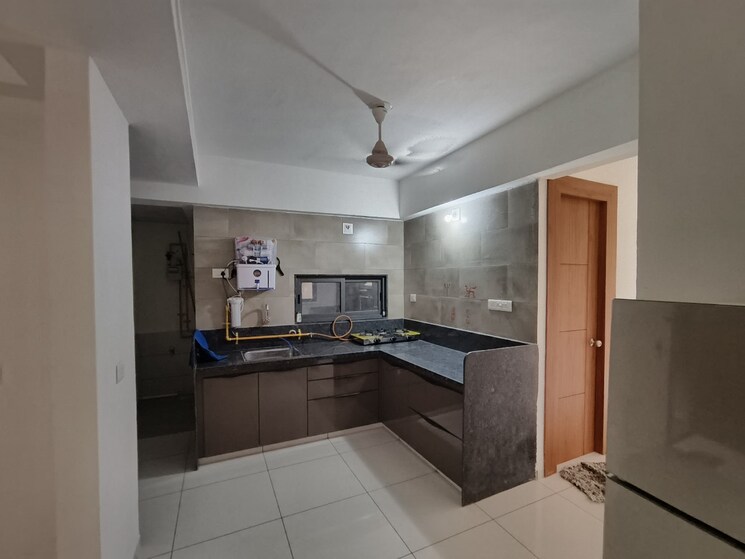 Kitchen, vaishnodevi circle 3 Bedroom 180 Sq.Yd. Apartment In Vaishnodevi Circle Ahmedabad 8967584
