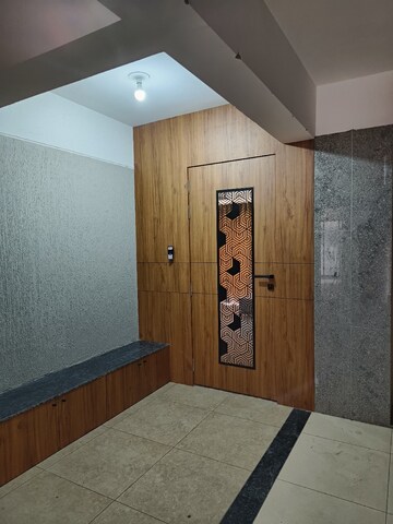 Room in 3 BHK Apartment at Vaishnodevi Circle – for Rent