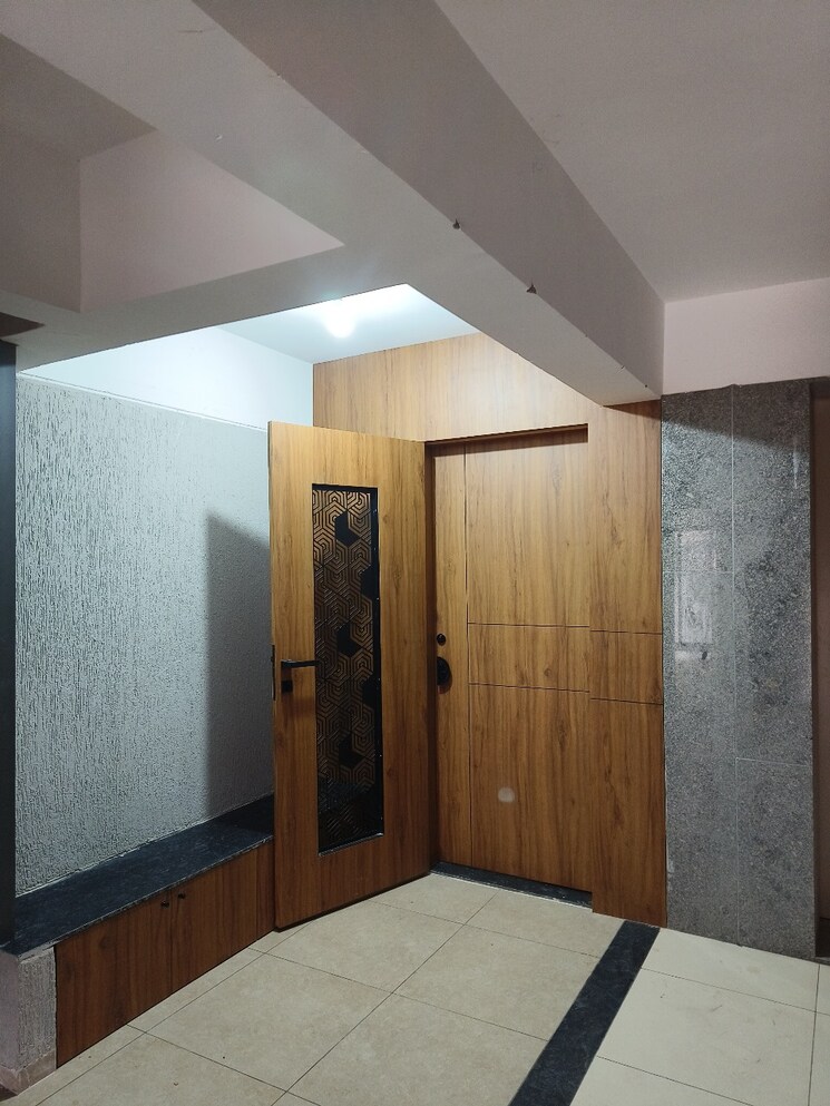 Room, vaishnodevi circle 3 Bedroom 180 Sq.Yd. Apartment In Vaishnodevi Circle Ahmedabad 8967584