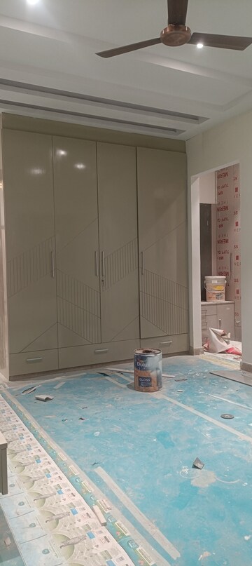 Bathroom in 3 BHK Builder Floor at Anand Vihar – for Rent