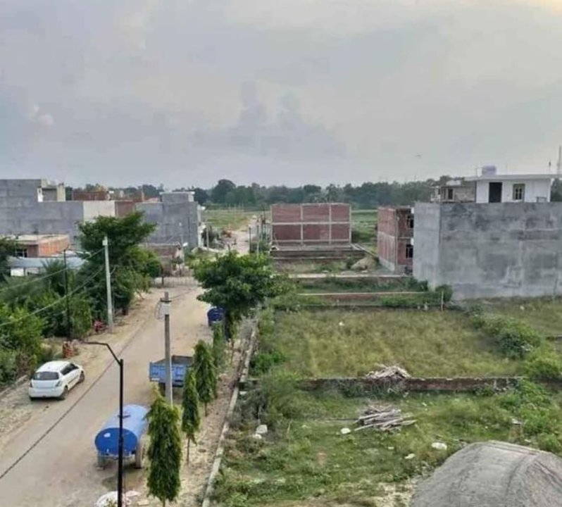 Plot For Sale in Vrindavan Yojana Sector 1