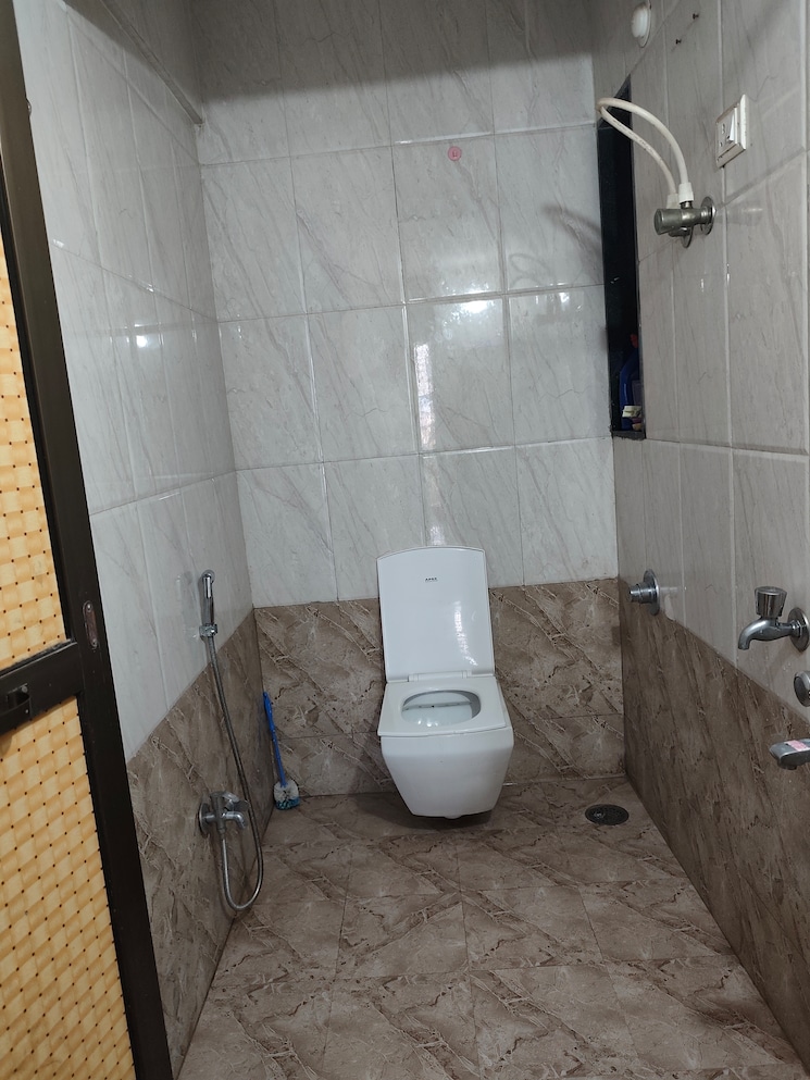 Bathroom, kolbad 2 Bedroom 900 Sq.Ft. Apartment In Kolbad Thane 8967674