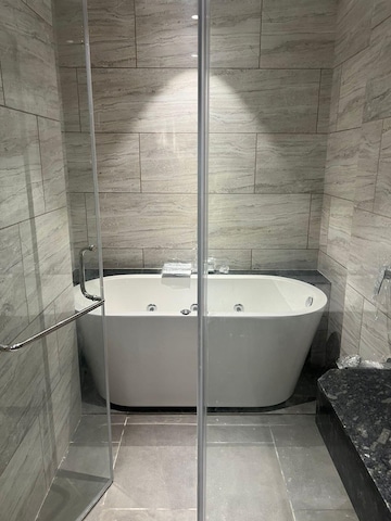 Bathroom in 4 BHK Apartment at Rustomjee Crown, Prabhadevi – for Rent