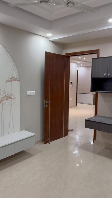 Room in 4 BHK Builder Floor at TDI The Retreat, Sector 89 – for Sale