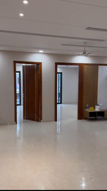 Room in 4 BHK Builder Floor at TDI The Retreat, Sector 89 – for Sale