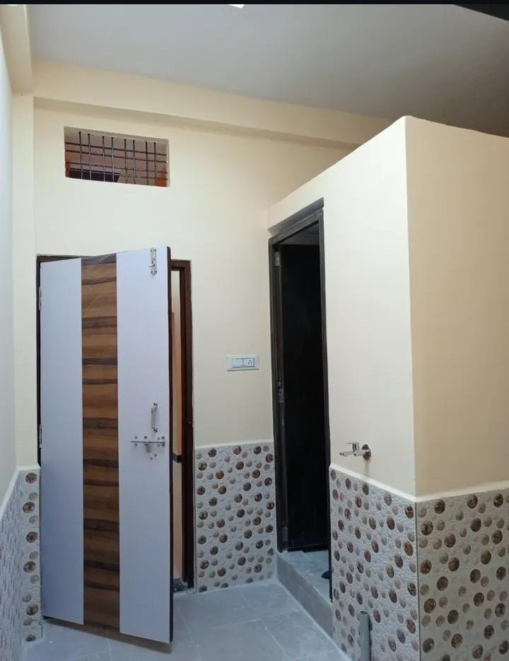 3 BHK + Pooja Room,Extra Room Builder Floor For Sale in Building Floor 