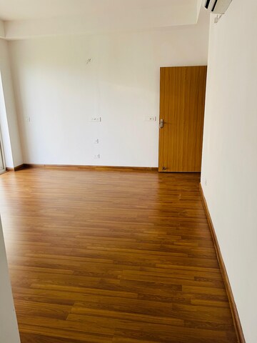 Room in 5 BHK Builder Floor at SS Linden, Sector 84 – for Rent