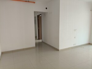 Room in 3 BHK Apartment at Kalpataru Immensa, Kolshet Road – for Sale