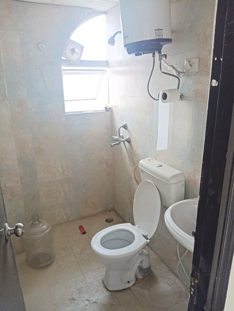 Bathroom, signature-the-serenas 2 Bedroom 724 Sq.Ft. Apartment In Sohna Sector 36 Gurgaon 8967837