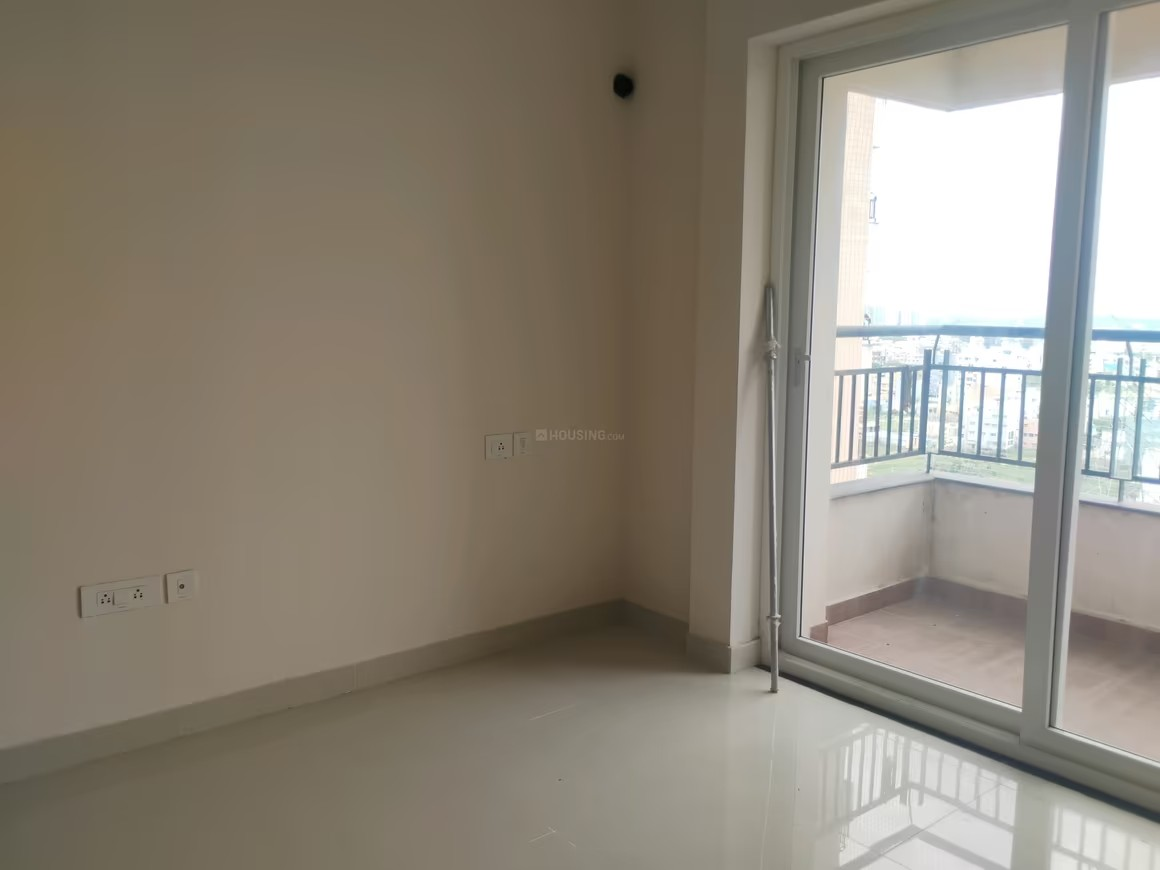 Room in 3.5 BHK Apartment at Pashmina Waterfront, Old Madras Road – for Sale