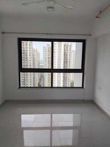 Room in 3 BHK Apartment at Kalpataru Immensa, Kolshet Road – for Rent