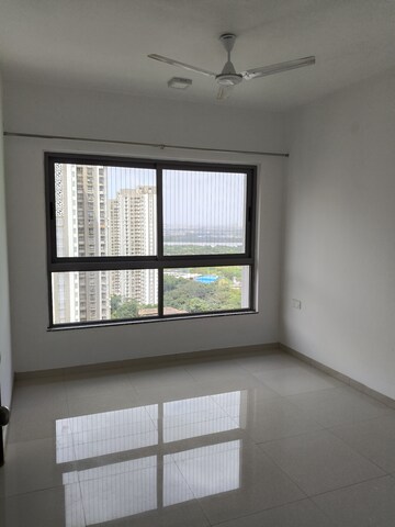 Room in 3 BHK Apartment at Kalpataru Immensa, Kolshet Road – for Rent