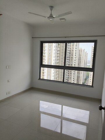 Room in 3 BHK Apartment at Kalpataru Immensa, Kolshet Road – for Rent