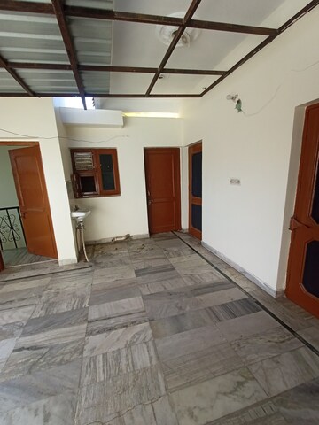 Room in 1 BHK Independent House at Sector 21 – for Rent