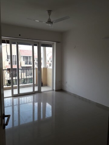 Room in 3 BHK Apartment at Pioneer Park Phase 1, Sector 61 – for Rent