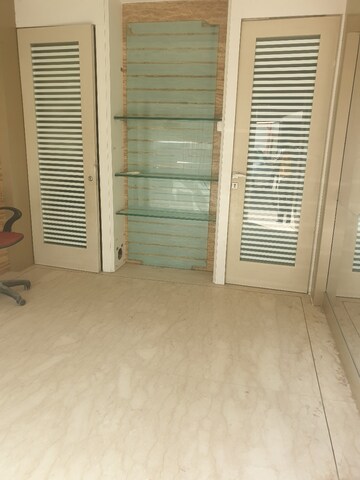 Room in  Shop at Fort – for Sale