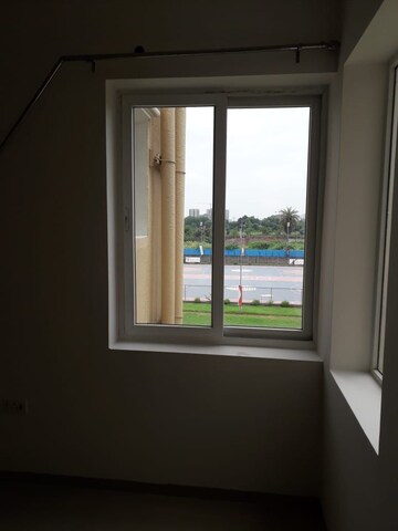 Room in 4 BHK Apartment at Pioneer Park Araya, Sector 61 – for Rent