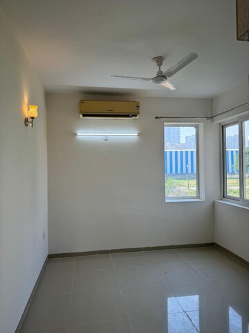Room in 4 BHK Apartment at Pioneer Park Araya, Sector 61 – for Rent