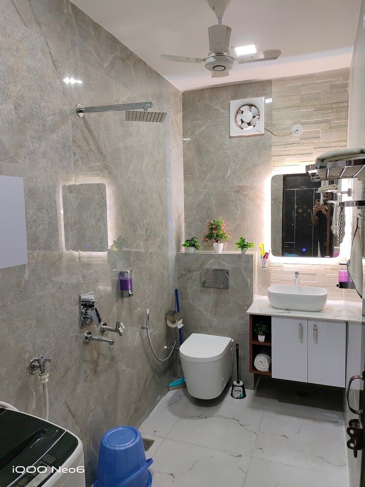 Bathroom, awas-vikas-complex 2 Bedroom 84 Sq.Mt. Apartment In Vasundhara Sector 17 Ghaziabad 8967904
