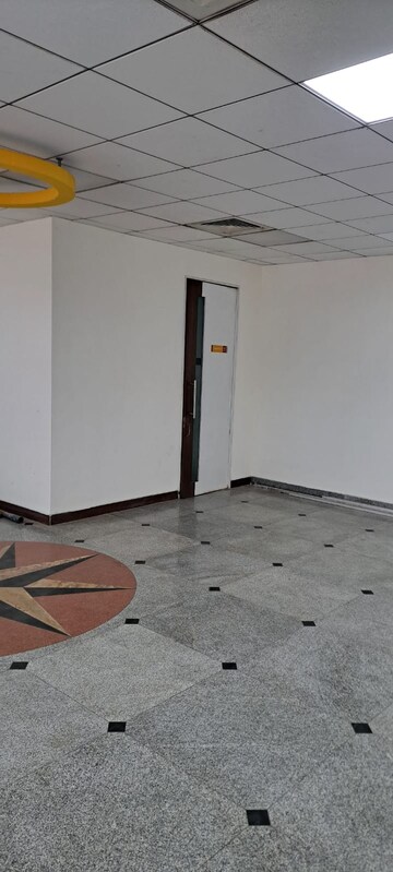 Room in  Showroom at Fort – for Rent
