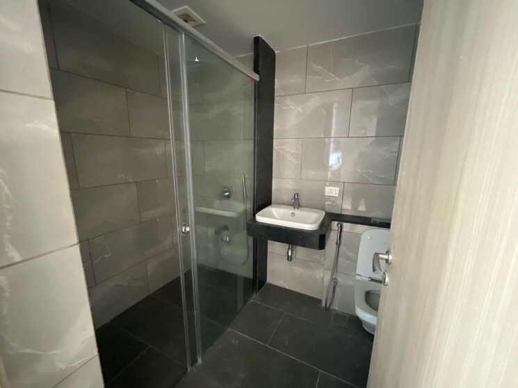 Bathroom, rustomjee-crown 4 Bedroom 2589 Sq.Ft. Apartment In Prabhadevi Mumbai 8967913