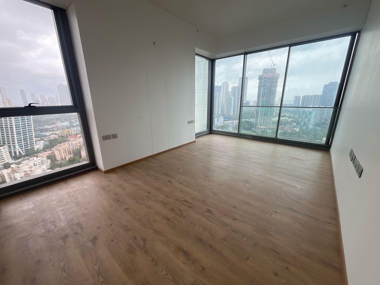 4 BHK + Servant Room Apartment For Rent in Rustomjee Crown