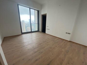 Room in 4 BHK Apartment at Rustomjee Crown, Prabhadevi – for Rent