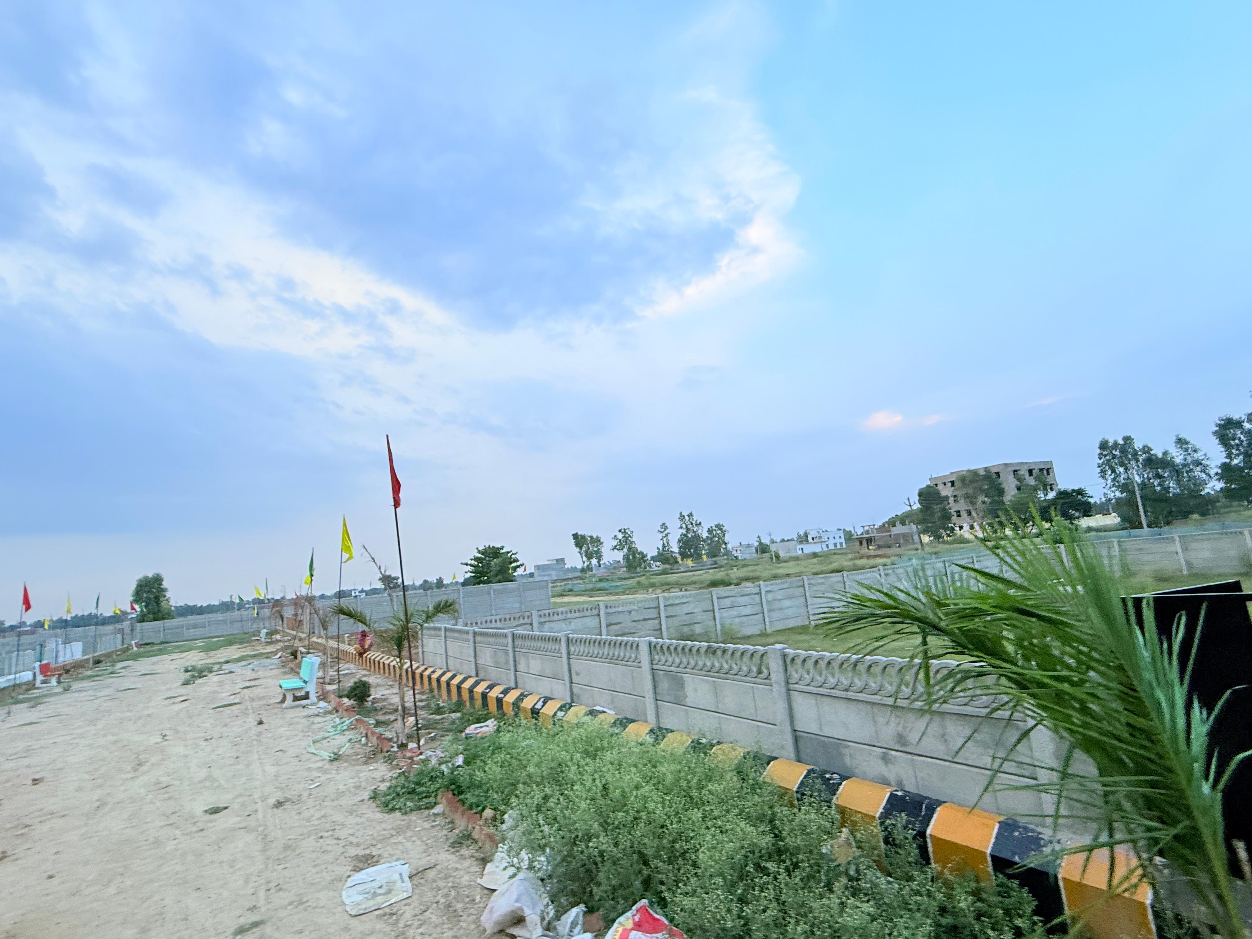 Plot For Sale in Gosaiganj Market Sultanpu
