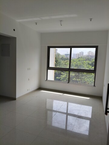 Room in 2 BHK Apartment at Kalpataru Immensa, Kolshet Road – for Sale