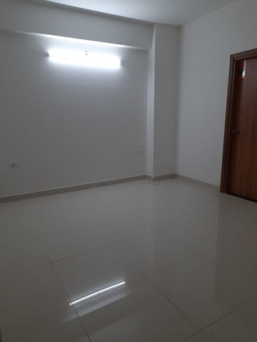 Room in 4 BHK Apartment at Rishita Celebrity Greens, Sushant Golf City – for Rent