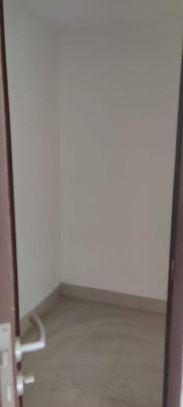 Room in 2.5 BHK Apartment at DB Woods, Goregaon East – for Rent