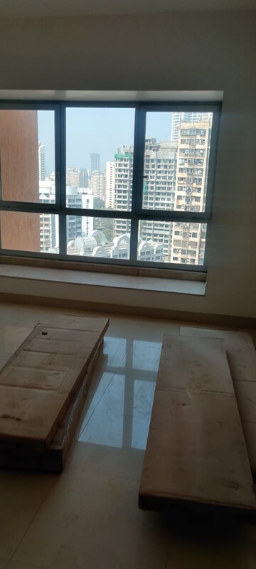 Room in 2.5 BHK Apartment at DB Woods, Goregaon East – for Rent