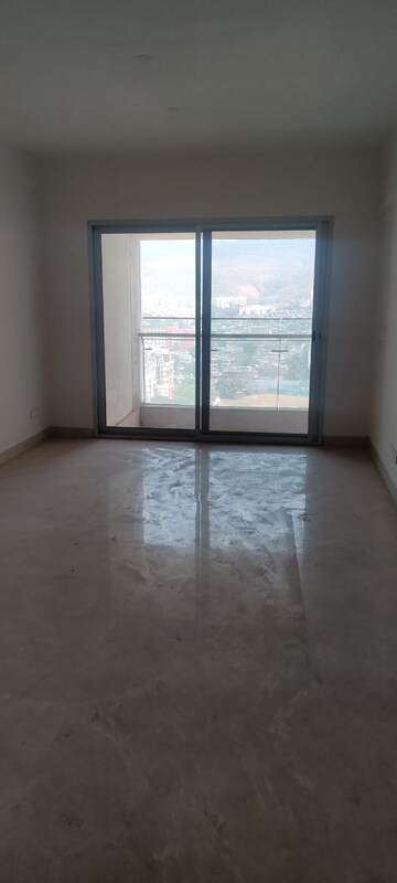Room in 2.5 BHK Apartment at DB Woods, Goregaon East – for Rent
