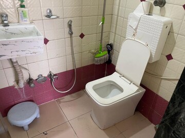 Bathroom in 2 BHK Apartment at Tricity palacio, Seawoods – for Rent