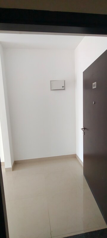 Room in 2.5 BHK Apartment at Ozone Urbana Pavilion, Devanahalli – for Sale