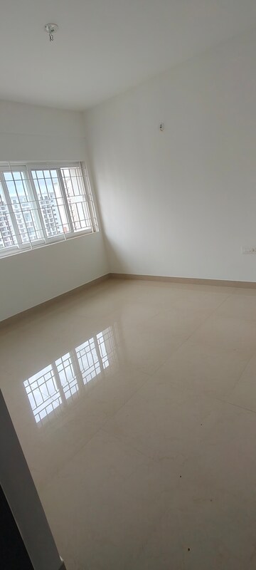Room in 2.5 BHK Apartment at Ozone Urbana Pavilion, Devanahalli – for Sale