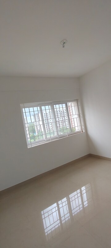 Room in 2.5 BHK Apartment at Ozone Urbana Pavilion, Devanahalli – for Sale