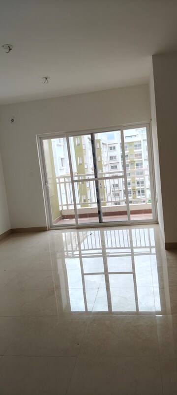 Room in 2.5 BHK Apartment at Ozone Urbana Pavilion, Devanahalli – for Sale