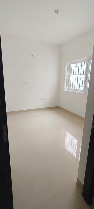 Room in 2.5 BHK Apartment at Ozone Urbana Pavilion, Devanahalli – for Sale
