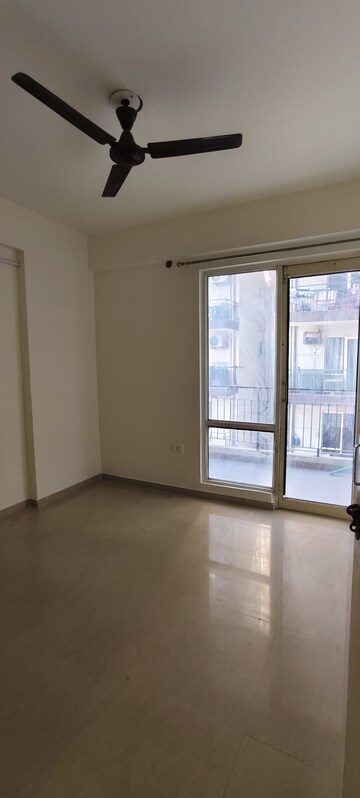 Room in 3 BHK Apartment at ROF Aalayas, Sector 102 – for Rent