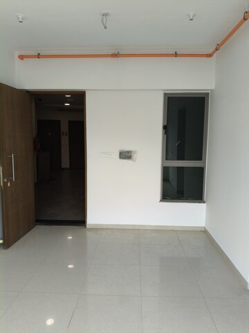 2 BHK Apartment For Rent in Kalpataru Immensa, Kolshet Road