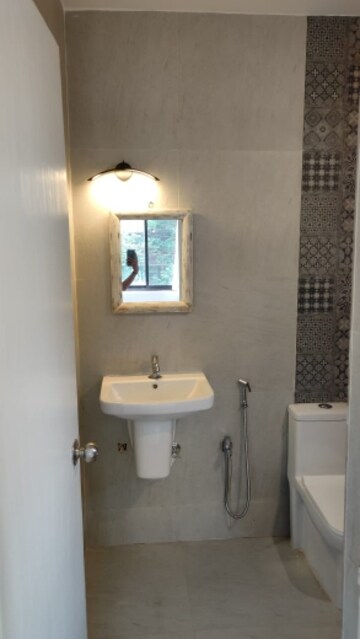 Bathroom in 2 BHK Apartment at Verem – for Rent