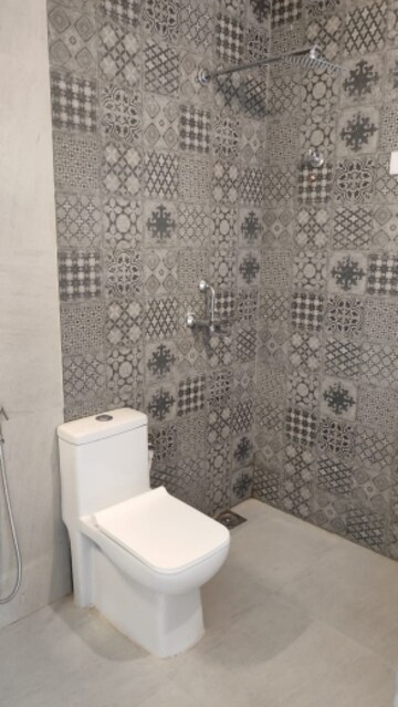 Bathroom in 2 BHK Apartment at Verem – for Rent