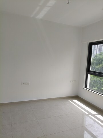 Room in 2 BHK Apartment at Kalpataru Immensa, Kolshet Road – for Rent