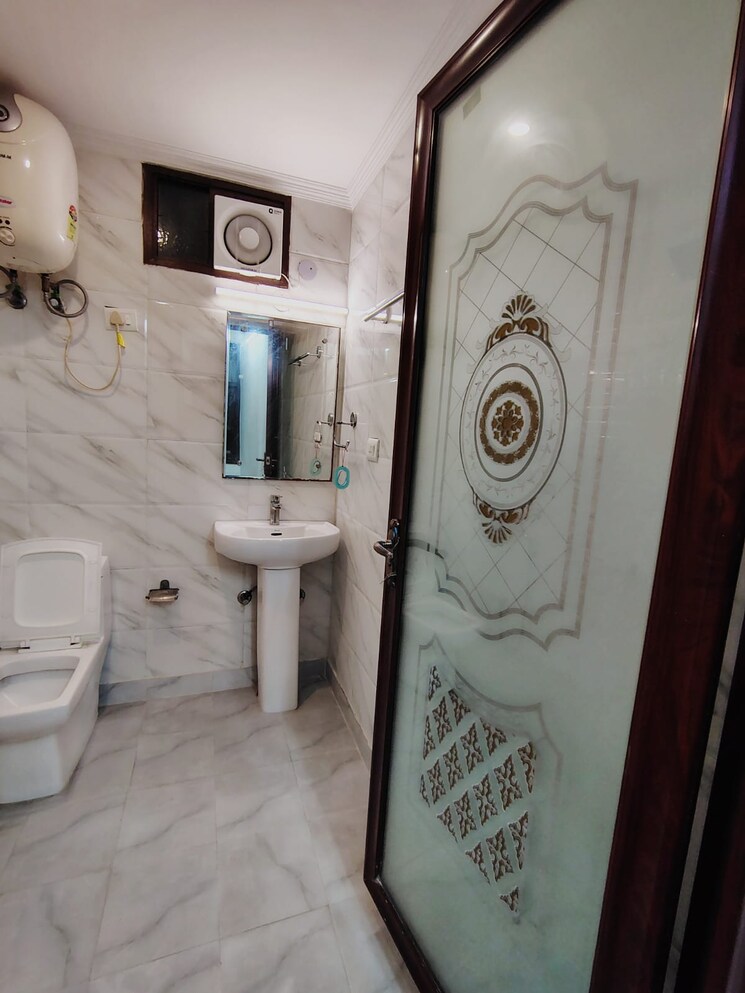 Bathroom, malviya nagar 1 Bedroom 600 Sq.Ft. Builder Floor In Malviya Nagar Delhi 8968147