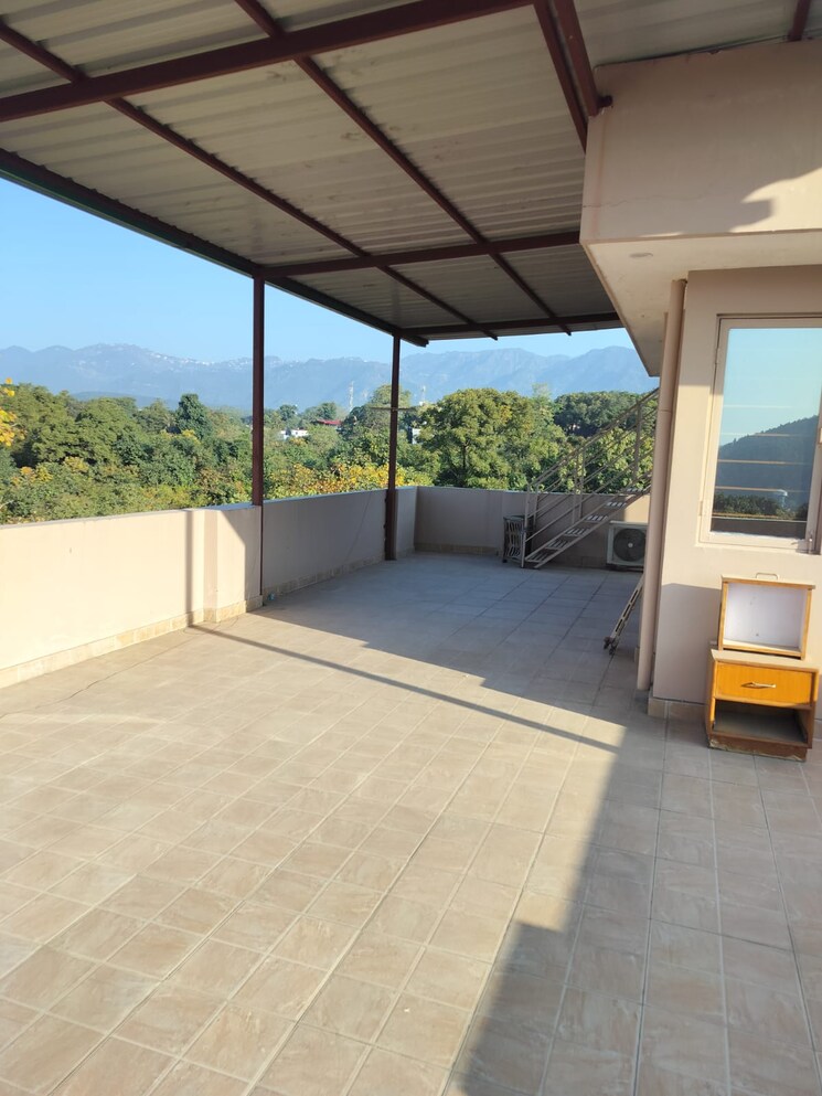 Terrace, danda lakhond 3 Bedroom 81 Sq.Yd. Independent House In Danda Lakhond Dehradun 8968133