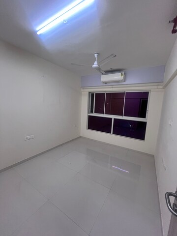 Room in 4 BHK Apartment at Wadhwa Dukes Horizon, Chembur – for Rent