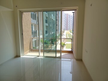 Room in 2 BHK Apartment at L And T Seawoods Residences, Seawoods – for Sale