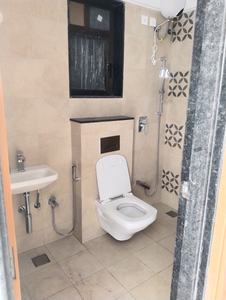 Bathroom, naman-habitat 2 Bedroom 801 Sq.Ft. Apartment In Andheri West Mumbai 8968177