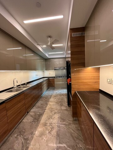 Kitchen in 3.5 BHK Builder Floor at Smart World Orchard, Sector 61 – for Rent